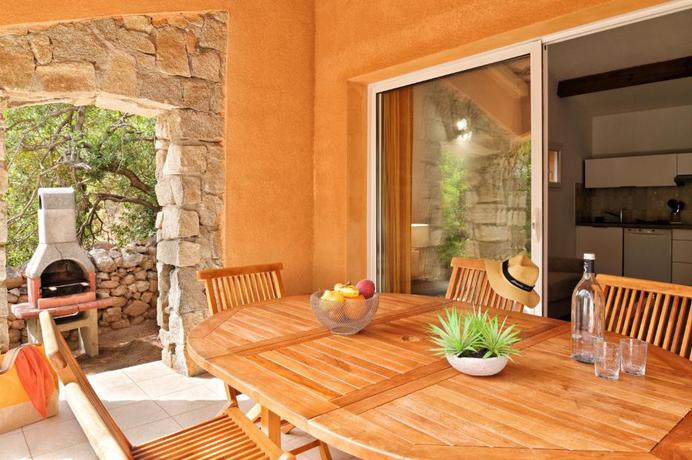 Imagen de la habitación del Hotel Villas Abbartello. Foto 3