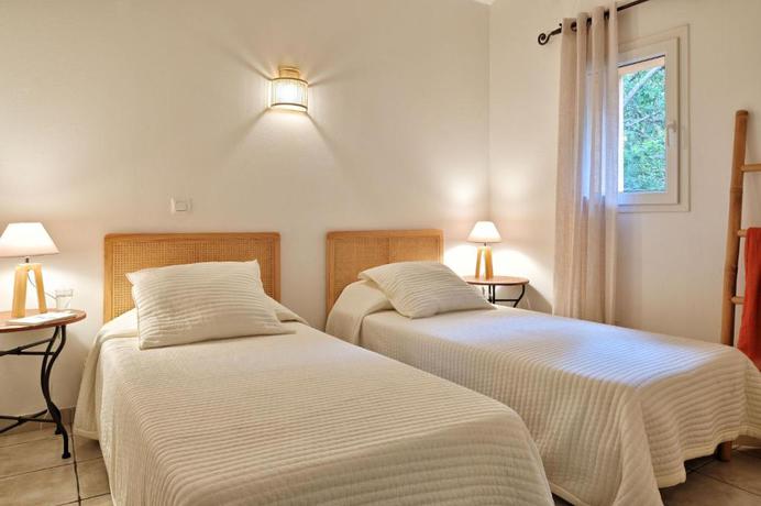 Imagen de la habitación del Hotel Villas Abbartello. Foto 9
