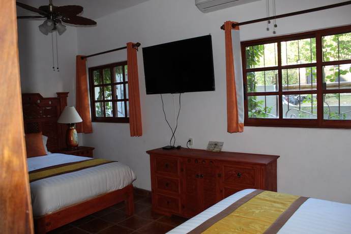 Imagen de la habitación del Hotel Villas Amalia. Foto 13