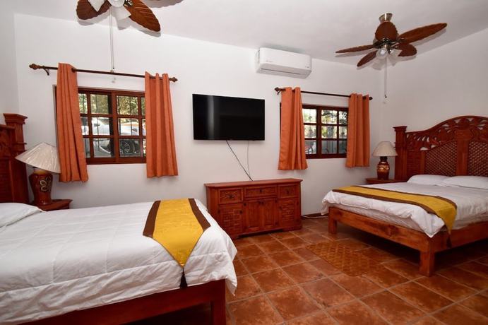 Imagen de la habitación del Hotel Villas Amalia. Foto 14