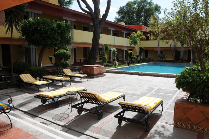 Imagen de la piscina del Hotel Villas Arqueol&oacute;gicas Cholula. Foto 15