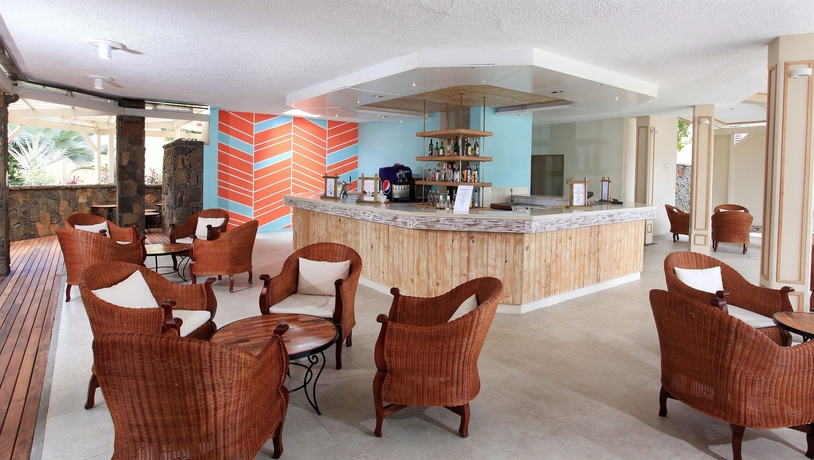 Imagen del bar/restaurante del Hotel Villas Caroline. Foto 3