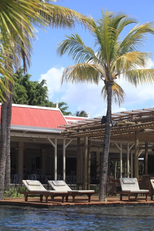 Imagen de la piscina del Hotel Villas Caroline. Foto 7