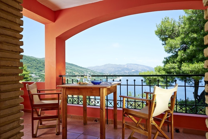 Imagen de la habitación del Hotel Villas Cavo Marathia. Foto 1
