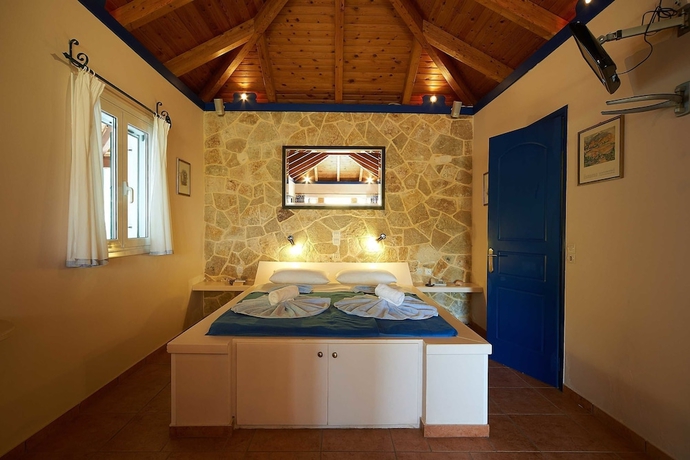 Imagen de la habitación del Hotel Villas Cavo Marathia. Foto 2