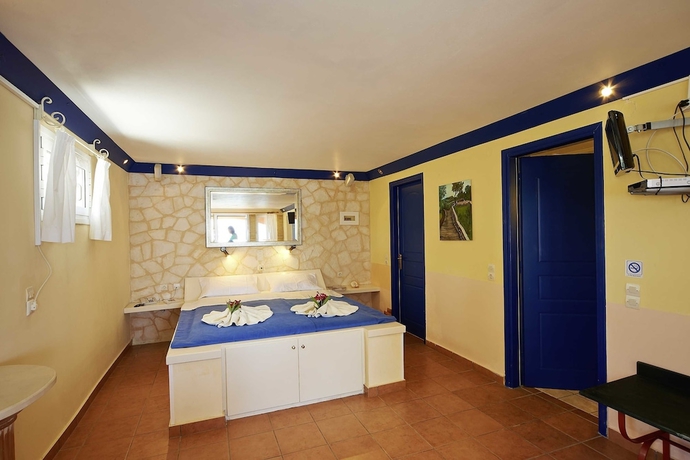 Imagen de la habitación del Hotel Villas Cavo Marathia. Foto 10