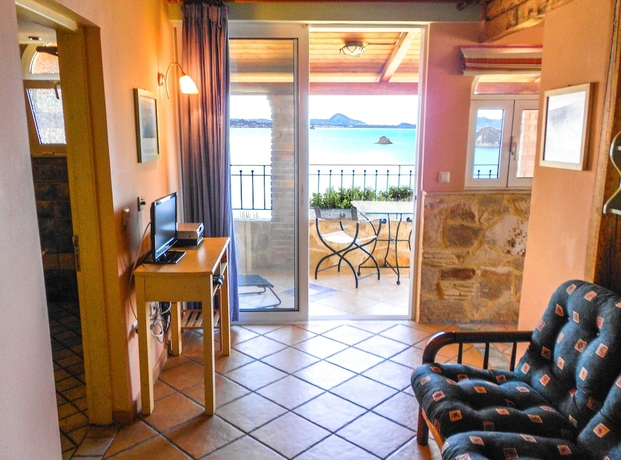 Imagen de la habitación del Hotel Villas Cavo Marathia. Foto 12