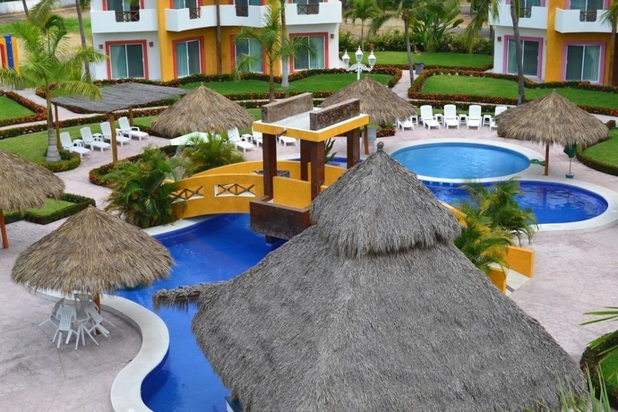 Imagen de la piscina del Hotel Villas Coco Mango. Foto 18