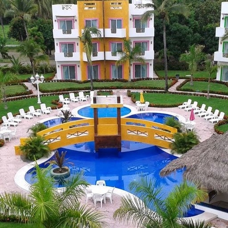 Imagen de la piscina del Hotel Villas Coco Mango. Foto 19