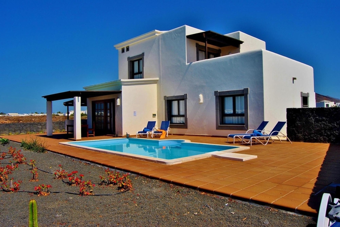 Imagen de la piscina del Hotel Villas Coral Deluxe. Foto 14