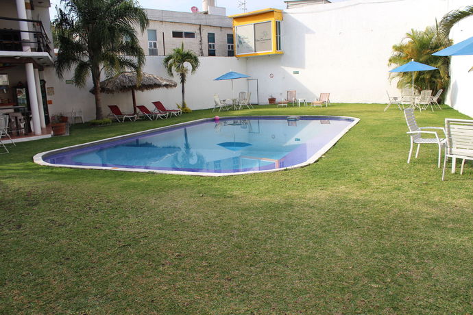 Imagen de la piscina del Hotel Villas Cuernavaca. Foto 15