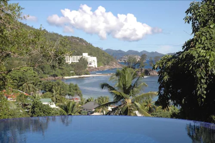 Imagen de la piscina del Hotel Villas De Jardin. Foto 18