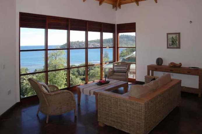 Imagen de los interiores del Hotel Villas De Jardin. Foto 17