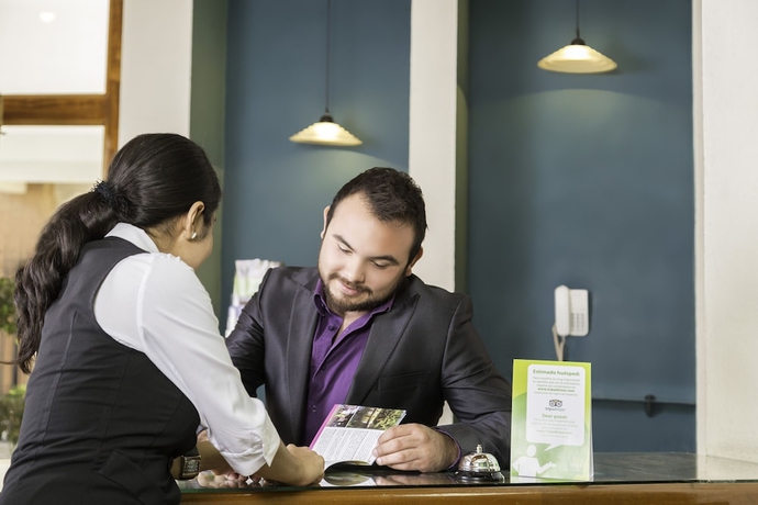 Imagen de los interiores del Hotel Villas Del Sol. Foto 18