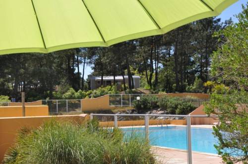 Imagen de la habitación del Hotel Villas Des Pins. Foto 2