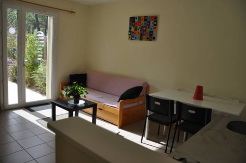 Imagen de la habitación del Hotel Villas Des Pins. Foto 6
