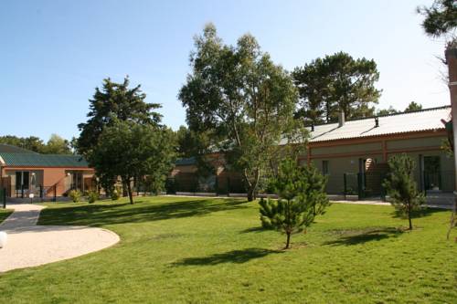 Imagen de la habitación del Hotel Villas Des Pins. Foto 7