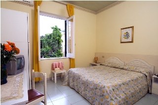 Imagen de la habitación del Hotel Villas Diana. Foto 6