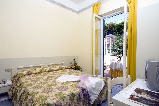 Imagen de la habitación del Hotel Villas Diana. Foto 9