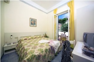 Imagen de la habitación del Hotel Villas Diana. Foto 10