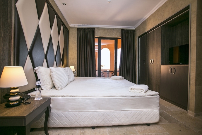 Imagen de la habitación del Hotel Villas Elenite Premium. Foto 3