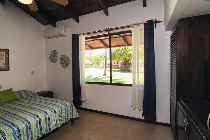 Imagen de la habitación del Hotel Villas Estival. Foto 16