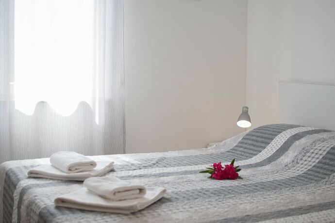 Imagen de la habitación del Hotel Villas Faro. Foto 17