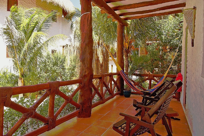 Imagen de los exteriores del Hotel Villas Flamingos. Foto 13