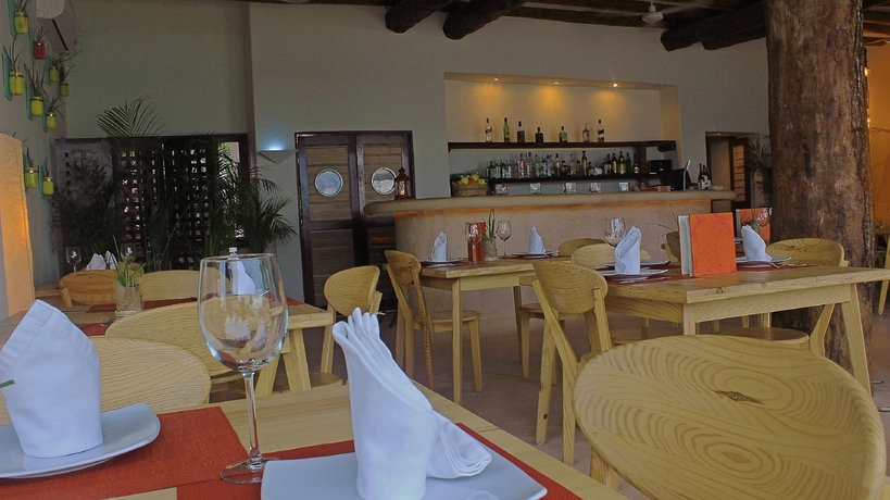 Imagen del bar/restaurante del Hotel Villas Flamingos. Foto 2