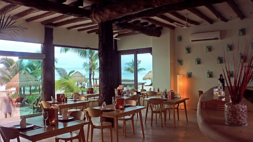 Imagen del bar/restaurante del Hotel Villas Flamingos. Foto 4