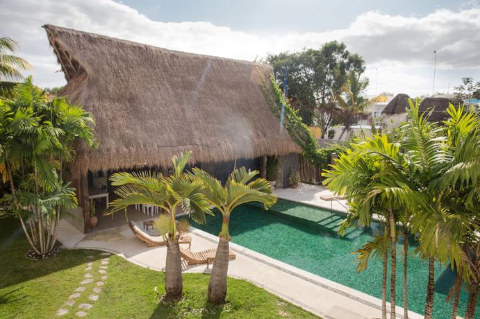 Imagen de la piscina del Hotel Villas H2O. Foto 12