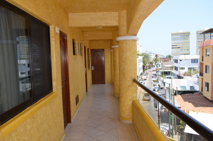 Imagen de los exteriores del Hotel Villas La Lupita. Foto 6