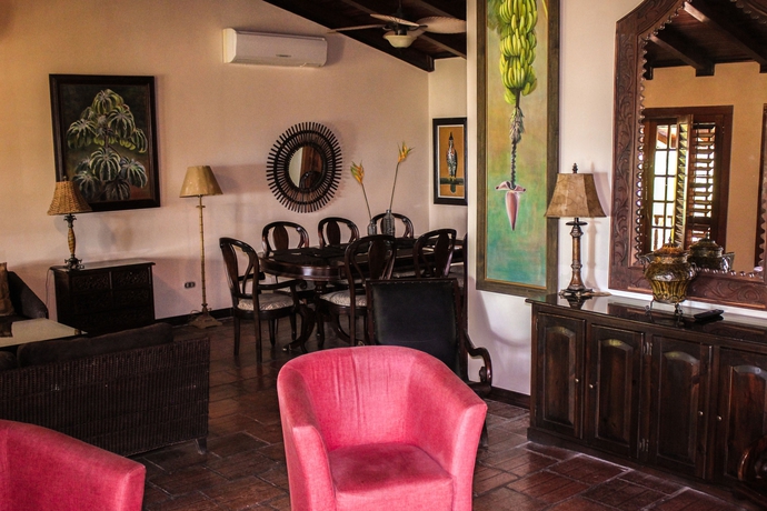 Imagen de los interiores del Hotel Villas Lirio. Foto 10