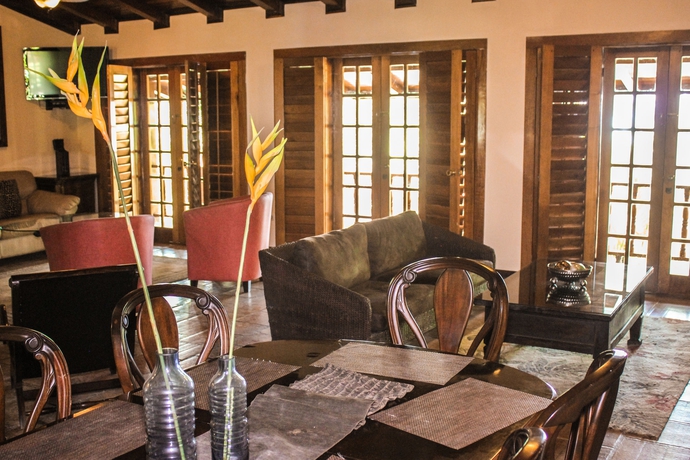 Imagen de los interiores del Hotel Villas Lirio. Foto 12