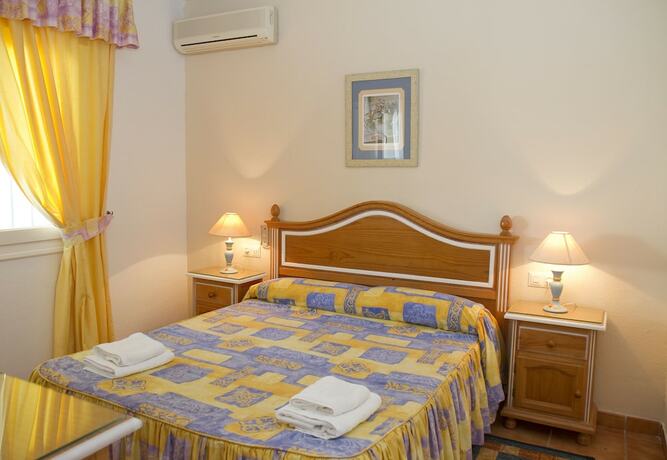 Imagen de la habitación del Hotel Villas Marbesa Club. Foto 18