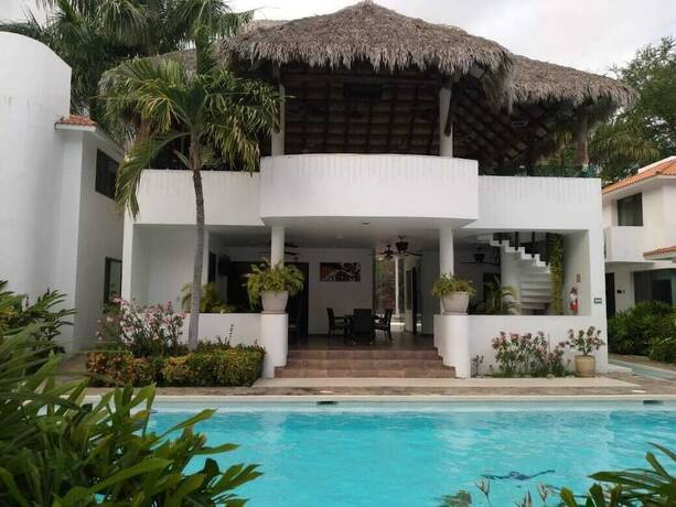 Imagen general del Hotel Villas Maria Isabel. Foto 1