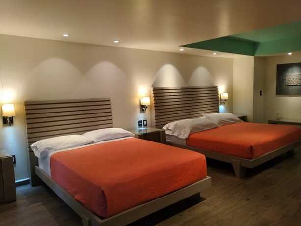 Imagen de la habitación del Hotel Villas Maria Isabel. Foto 17