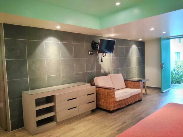 Imagen de la habitación del Hotel Villas Maria Isabel. Foto 18