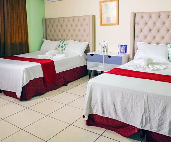 Imagen de la habitación del Hotel Villas Noelia. Foto 13