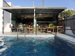 Imagen de la piscina del Hotel Villas Papadakis. Foto 4