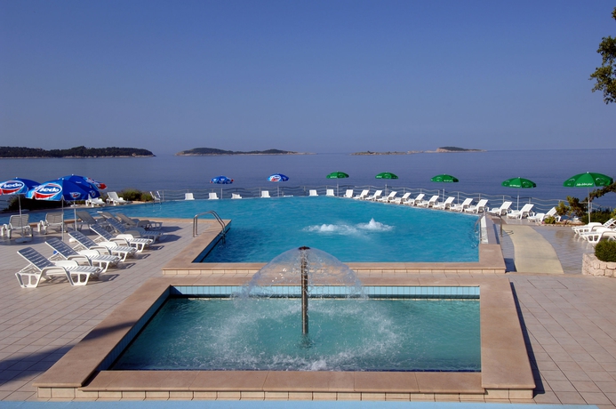 Imagen de la piscina del Hotel Villas Plat. Foto 14