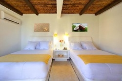 Imagen de la habitación del Hotel Villas Playa Azul. Foto 4