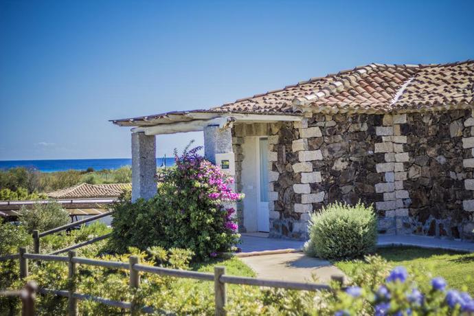 Imagen de los exteriores del Hotel Villas Resort. Foto 10