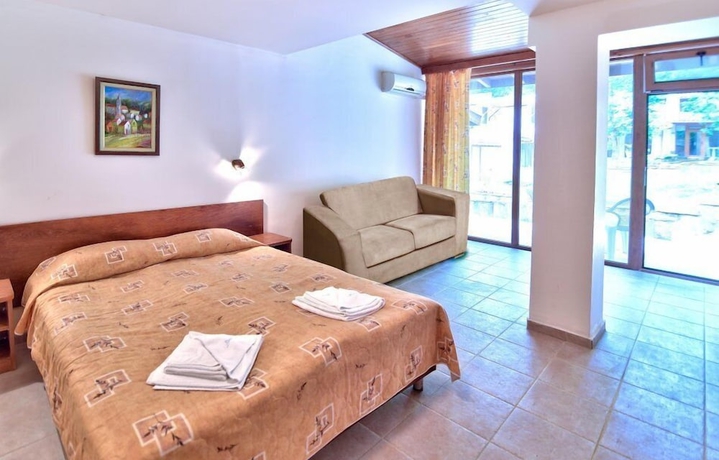 Imagen de la habitación del Hotel Villas Ropotamo. Foto 9
