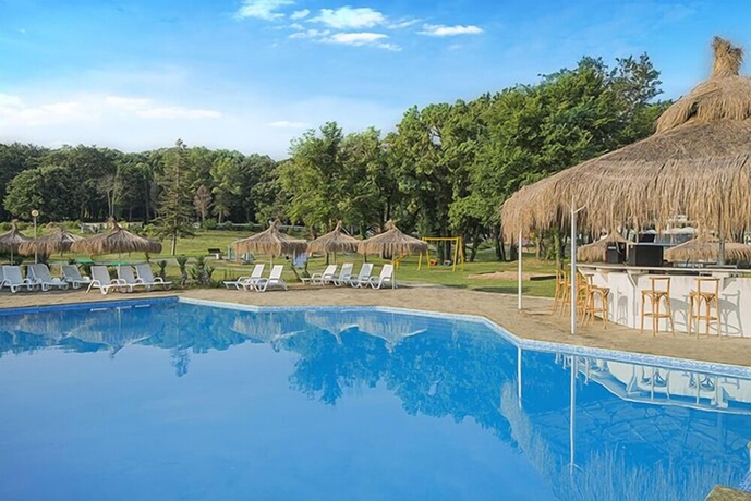 Imagen de la piscina del Hotel Villas Ropotamo. Foto 14