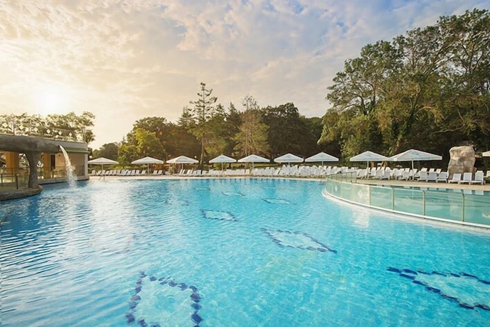 Imagen de la piscina del Hotel Villas Ropotamo. Foto 15