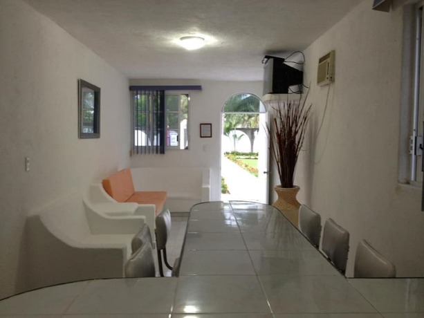 Imagen de la habitación del Hotel Villas Sol Diamante. Foto 13