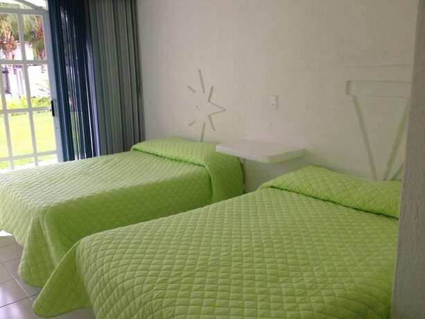 Imagen de la habitación del Hotel Villas Sol Diamante. Foto 16