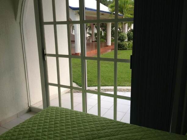 Imagen de la habitación del Hotel Villas Sol Diamante. Foto 17