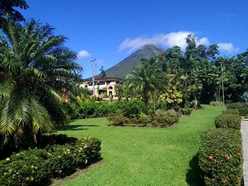 Imagen de los exteriores del Hotel Villas Vilma. Foto 7